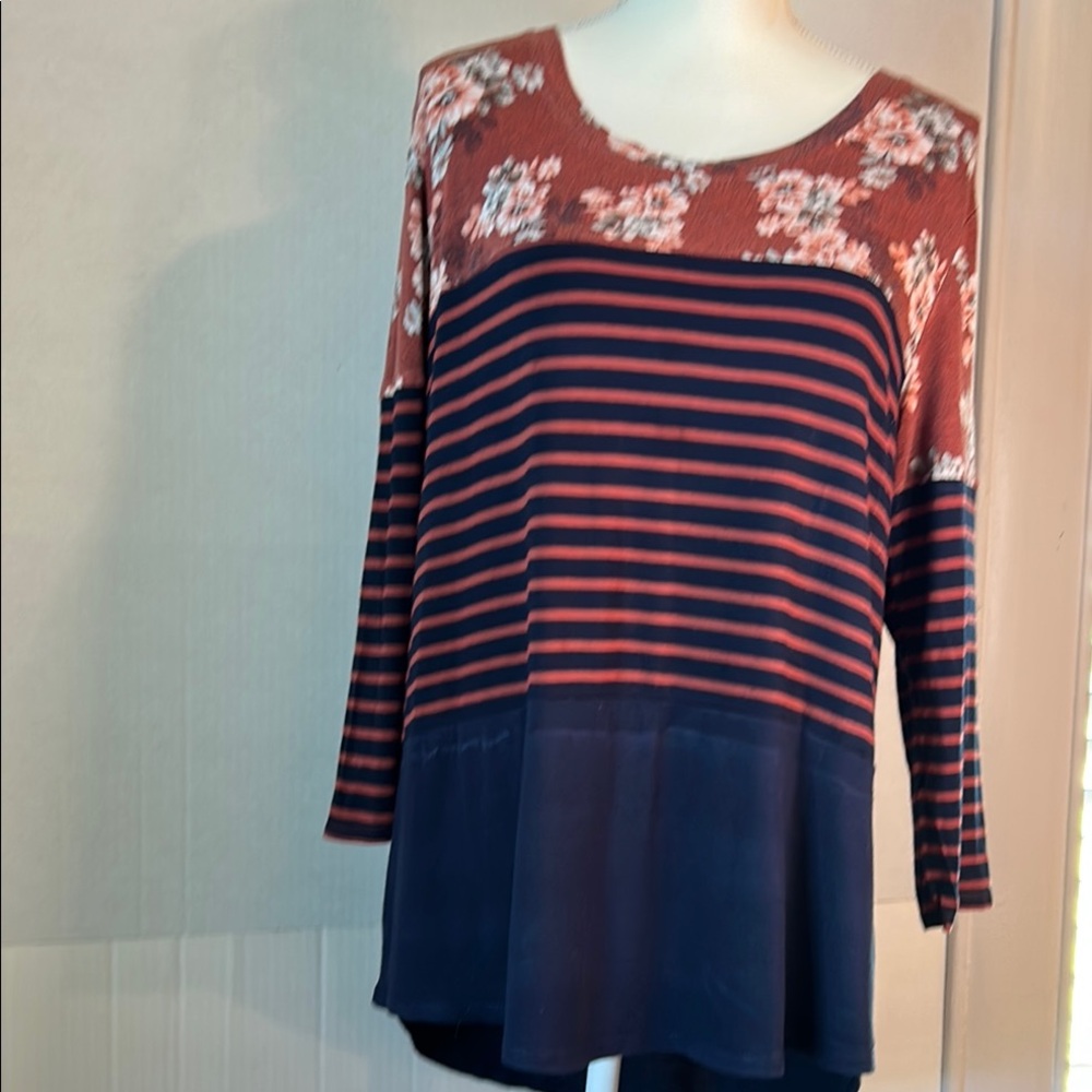 24/7 by Maurice’s Scoop Neck 3/4 Sleeve Colorblock Tee. Size L